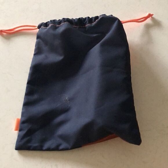 Ipsy glam bag with 5 new mystery items! - Picture 2 of 2